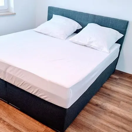 Comfortable Semi-detached House דירה Pörnbach